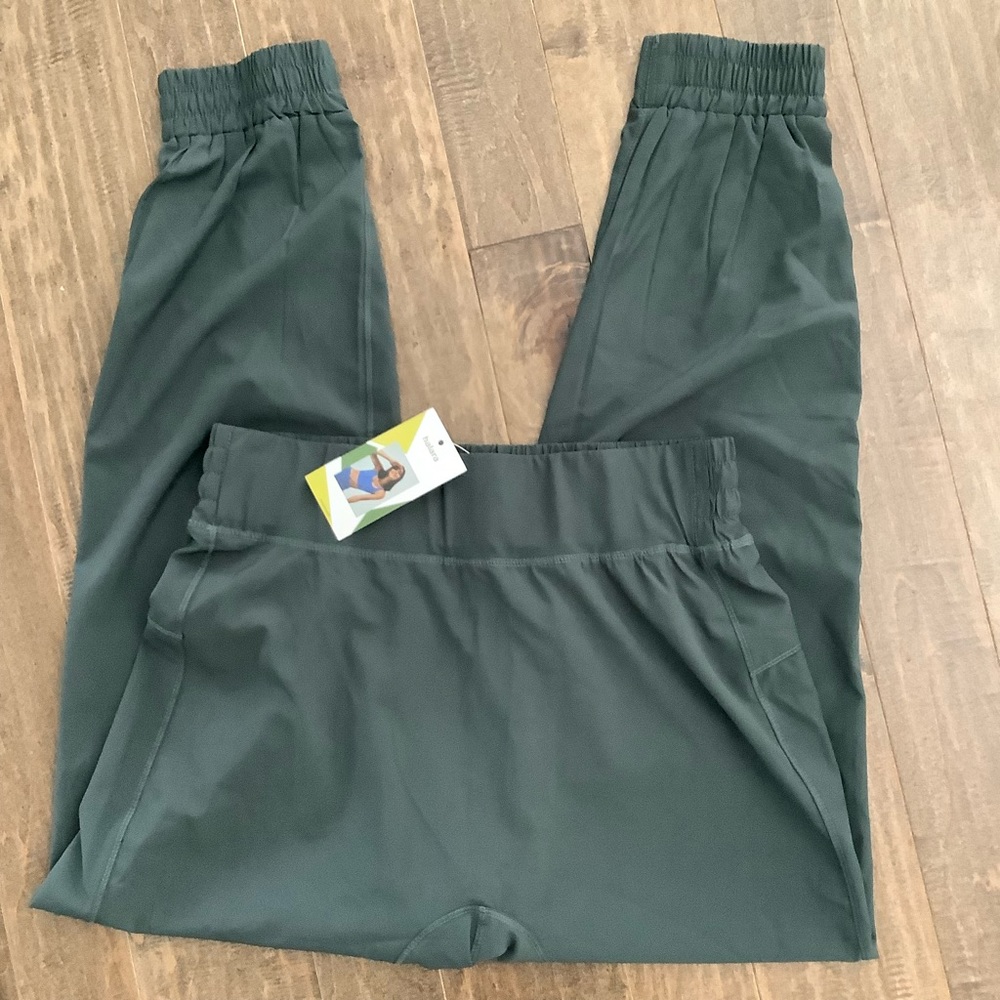 HALARA NWT Active Wear Pants, Size S